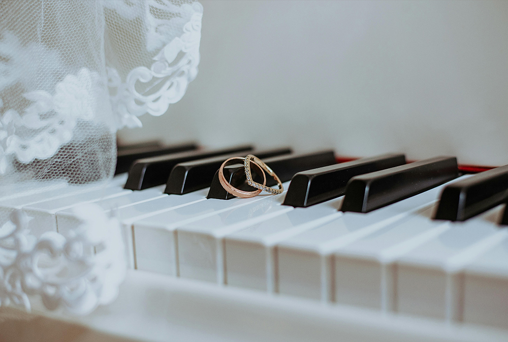 Contatto Sonoro - Un'Idea originale per la tua Cerimonia? Piano e Voce Duo