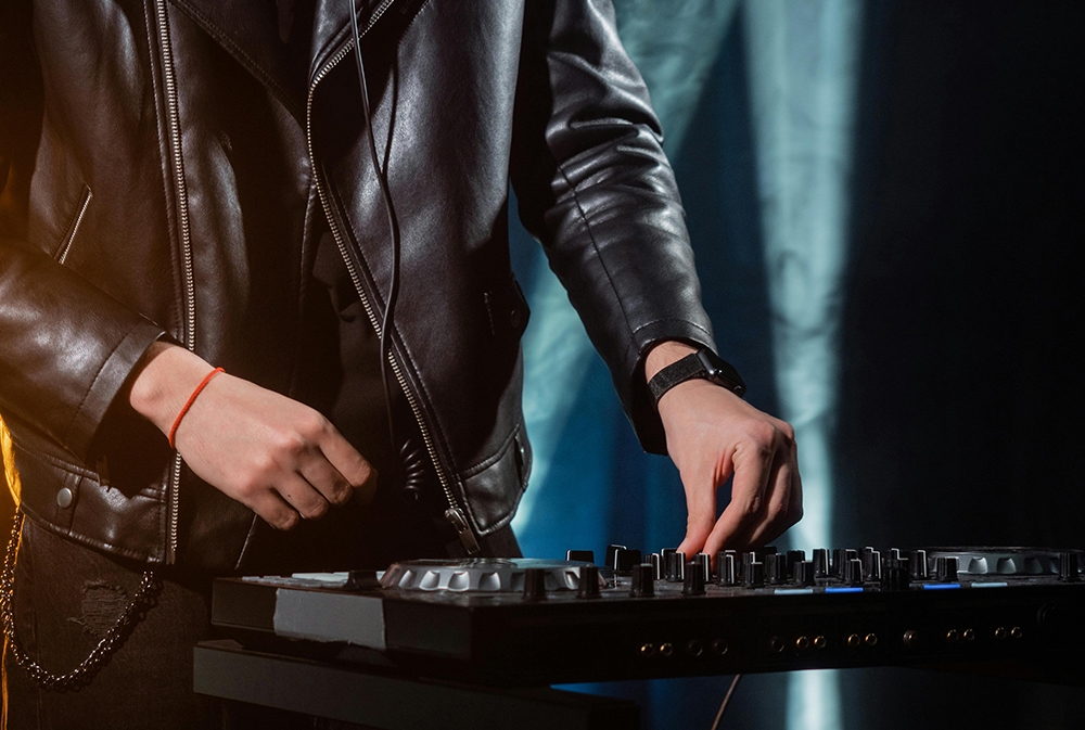 Contatto Sonoro - Un'Idea originale per il tuo Ricevimento? Dj SET