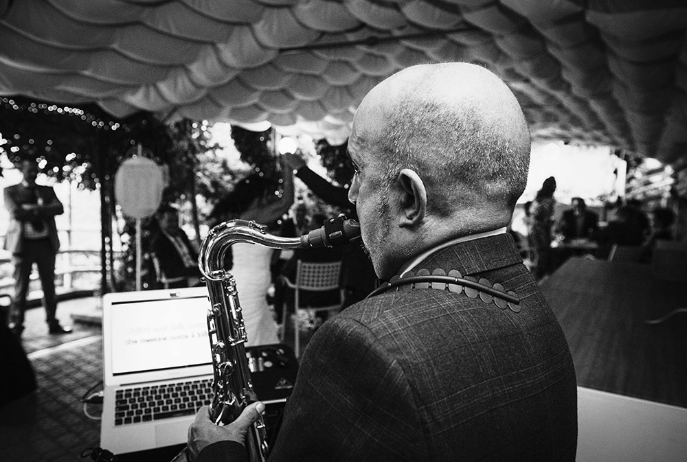 Contatto Sonoro - Un'Idea originale per il tuo Ricevimento? Dj e Sax