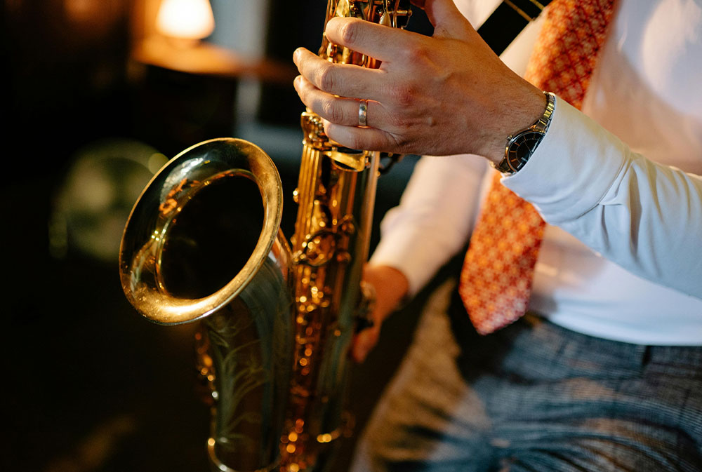 Contatto Sonoro - Un'Idea originale per il tuo Ricevimento? Dj e Sax