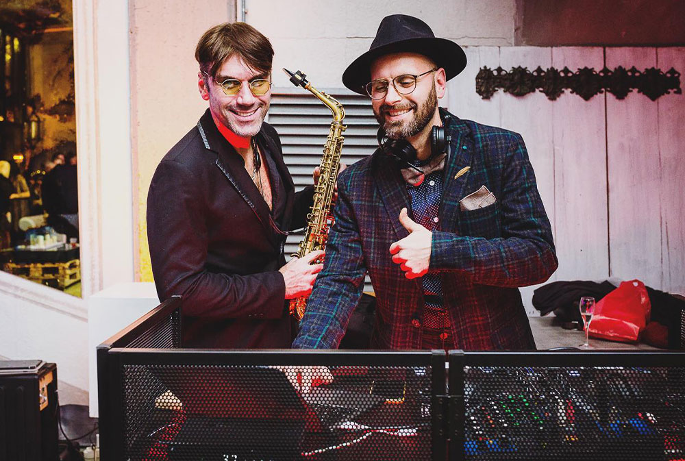 Contatto Sonoro - Un'Idea originale per il tuo Ricevimento? Dj e Sax